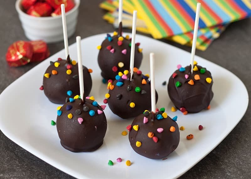 How to Make Chocolate-Covered Cake Pops for Parties