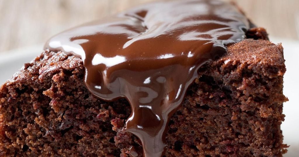How to Make a Chocolate Ganache Cake at Home
